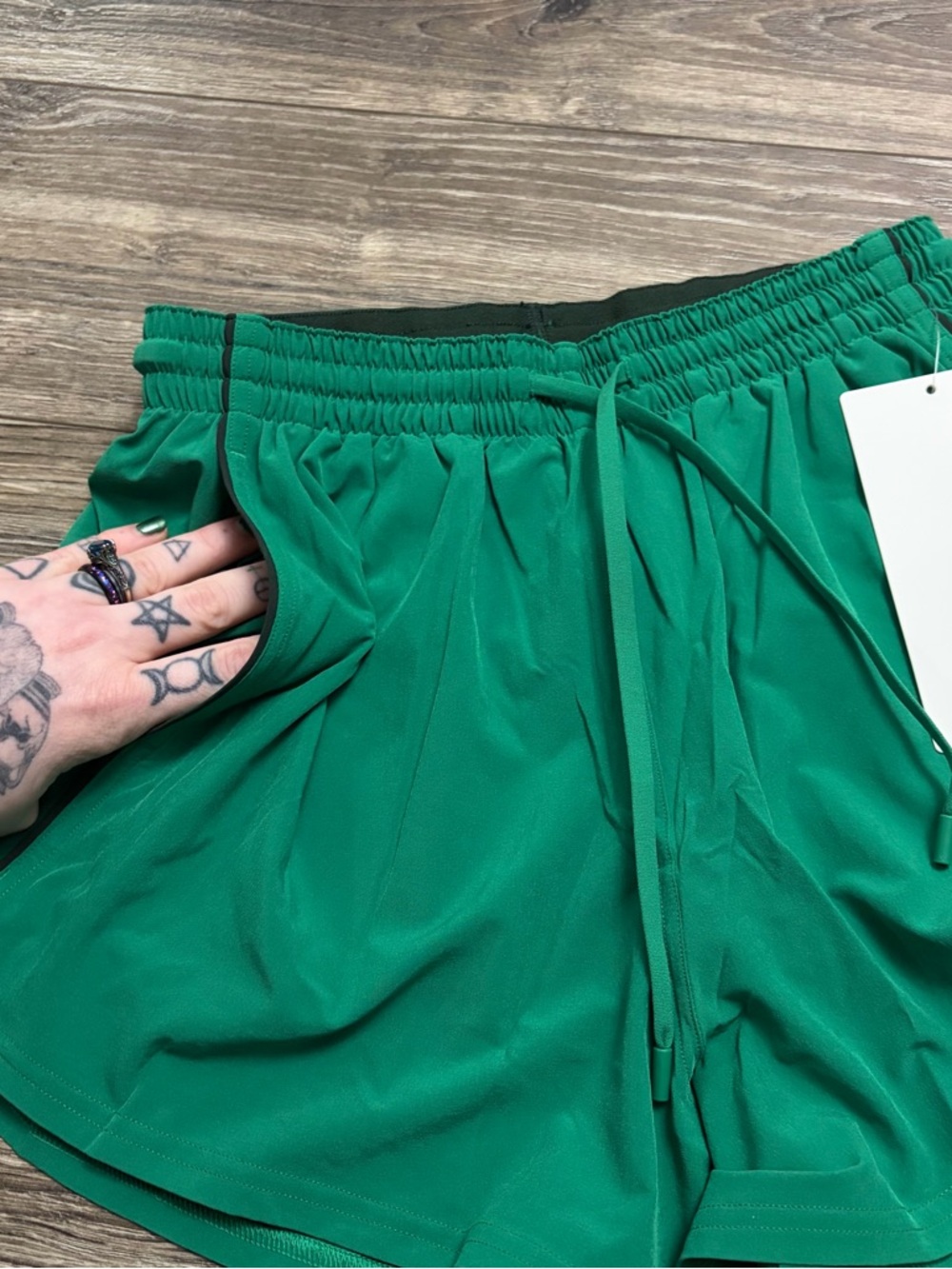 NWT Lululemon Court Rival High-Rise Short 3" (Raceway Green/Rainforest Green) 4 - Picture 7 of 8